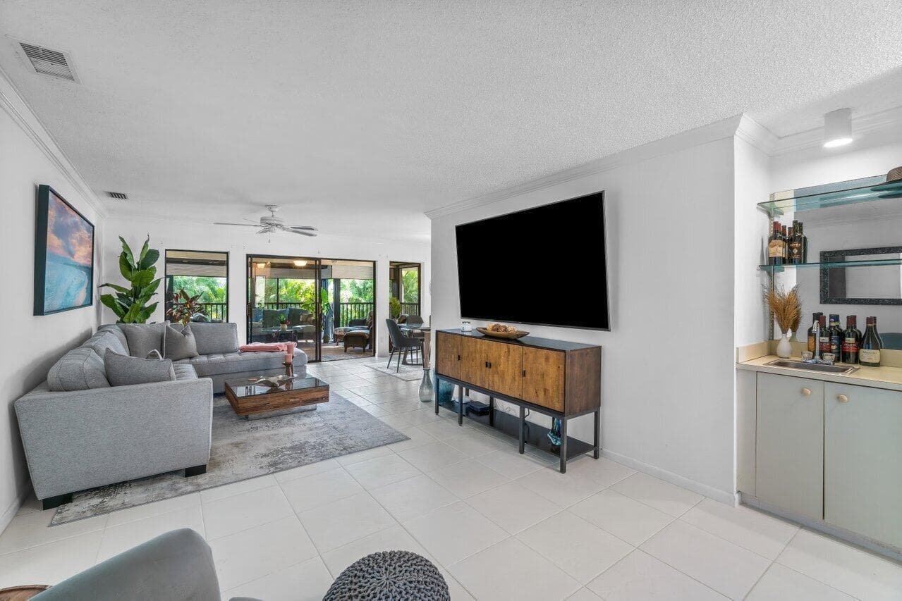 50 Pelican Pointe 205