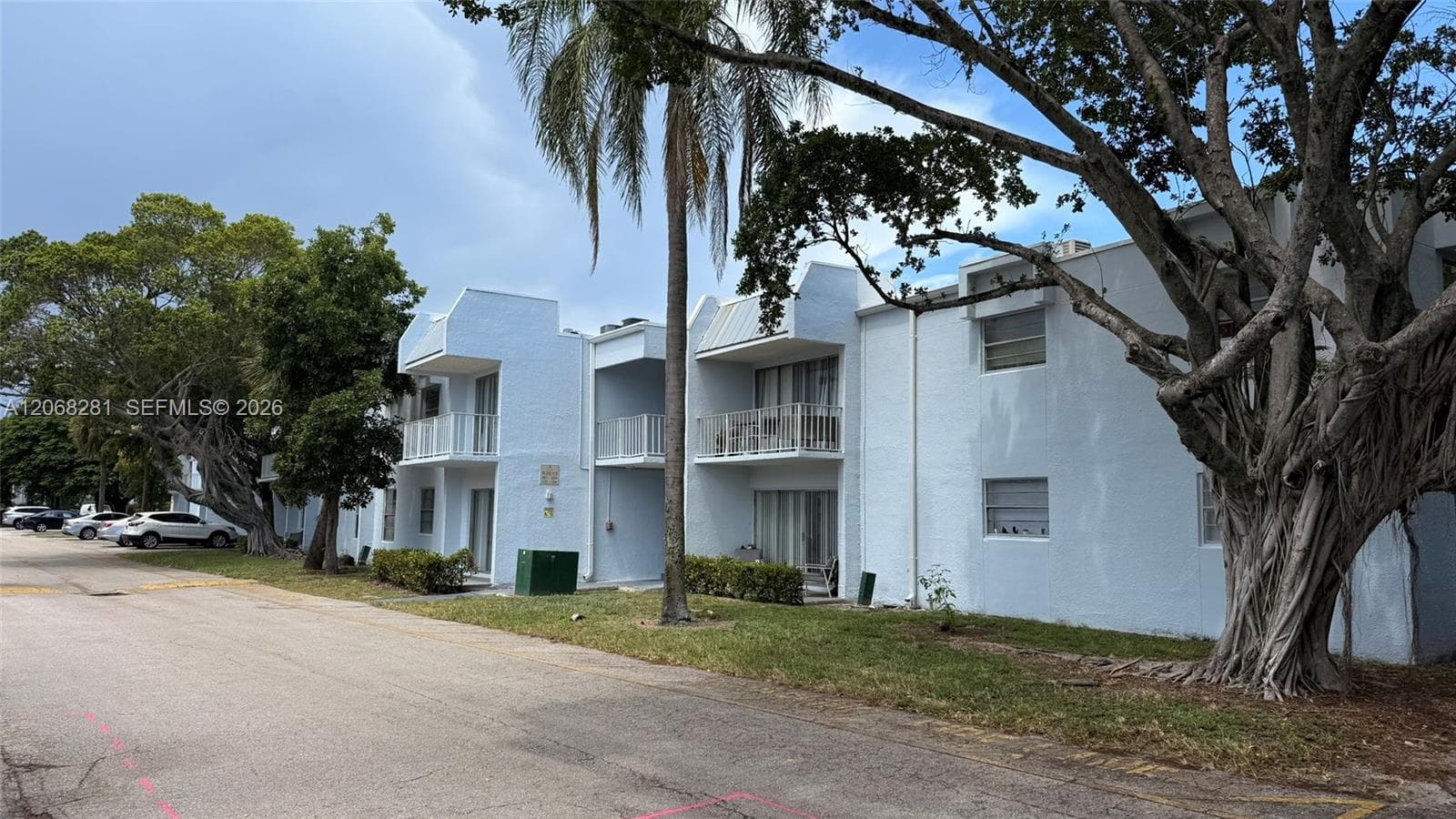 CLEAR LAKE PALMS CONDO · #203 in West Palm Beach - Photo 27