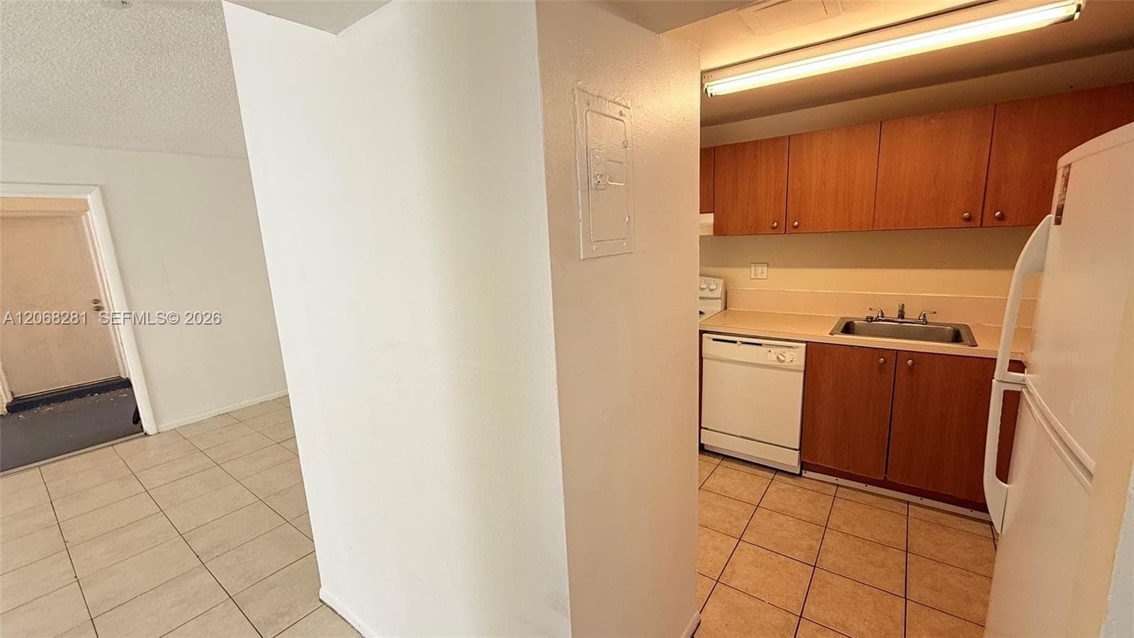 CLEAR LAKE PALMS CONDO · #203 in West Palm Beach - Photo 7
