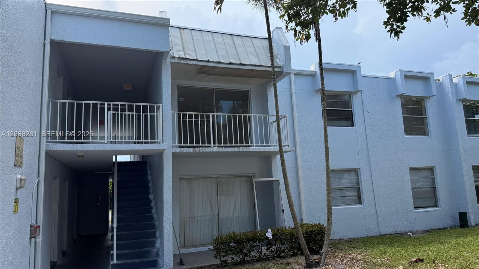 CLEAR LAKE PALMS CONDO · #203 in West Palm Beach - Photo 3