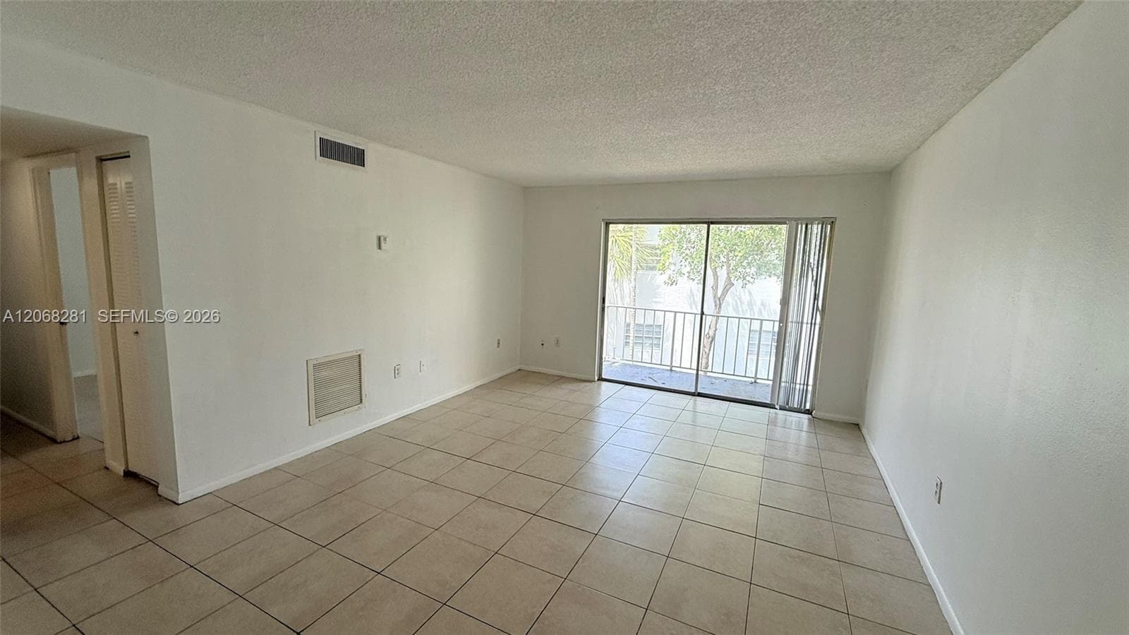 CLEAR LAKE PALMS CONDO · #203 in West Palm Beach - Photo 5