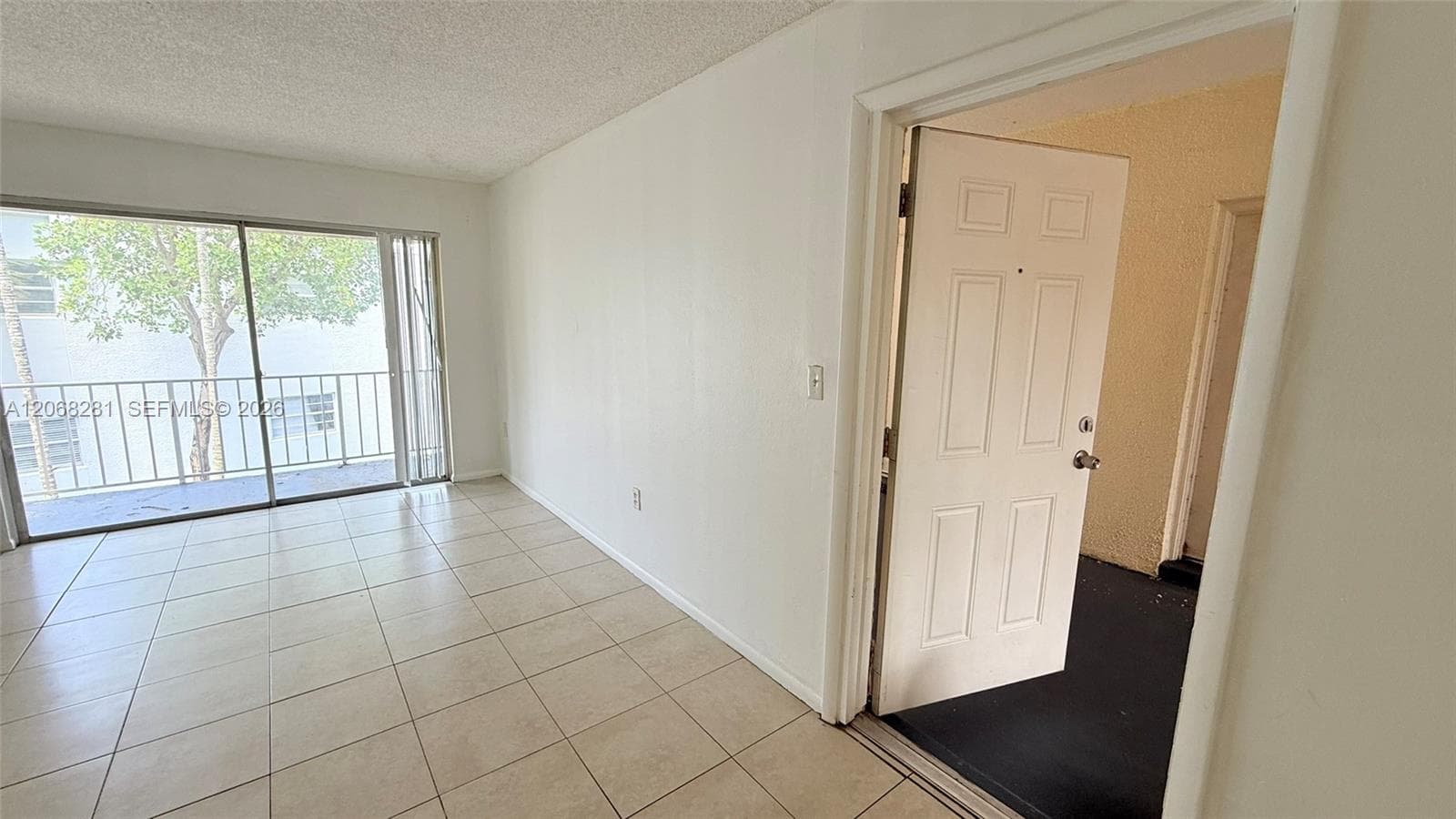 CLEAR LAKE PALMS CONDO · #203 in West Palm Beach - Photo 4