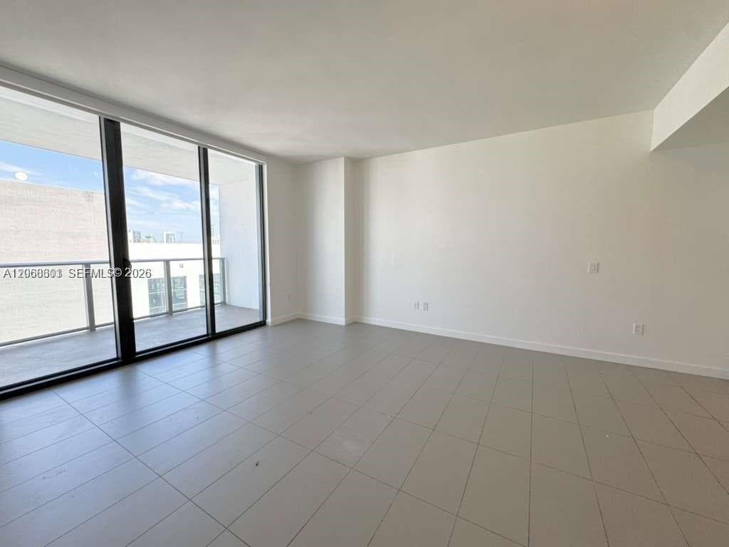 Canvas · #3119 in Miami - Photo 4