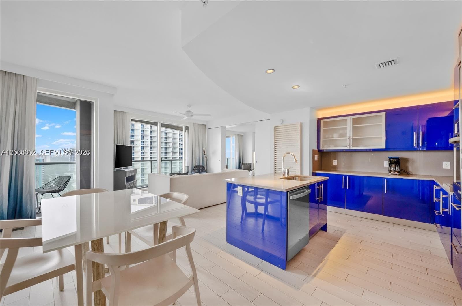 FORT LAUDERDALE RESIDENCE · #1808 in Fort Lauderdale - Photo 2