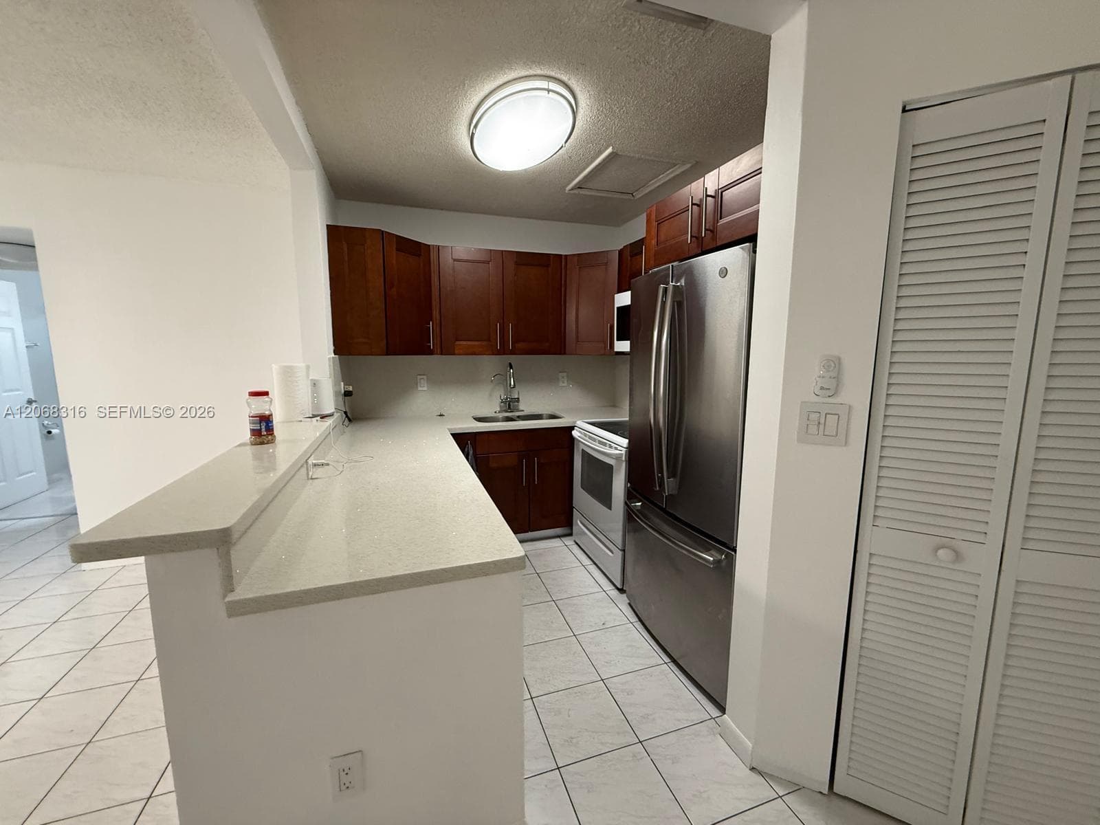 LAGO GRANDE THREE-A CONDO · #24-60 in Hialeah - Photo 2