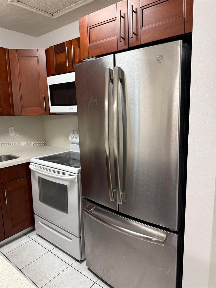 LAGO GRANDE THREE-A CONDO · #24-60 in Hialeah - Photo 4