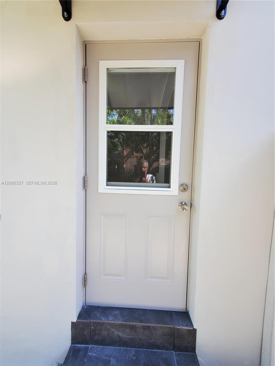 Efficiency Private Entrance