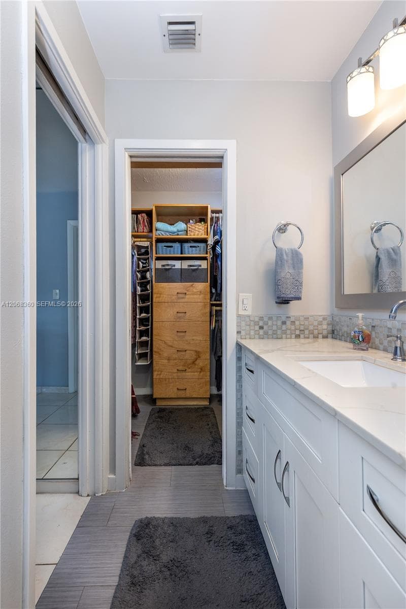 2250 SW 17th Ave photo 13