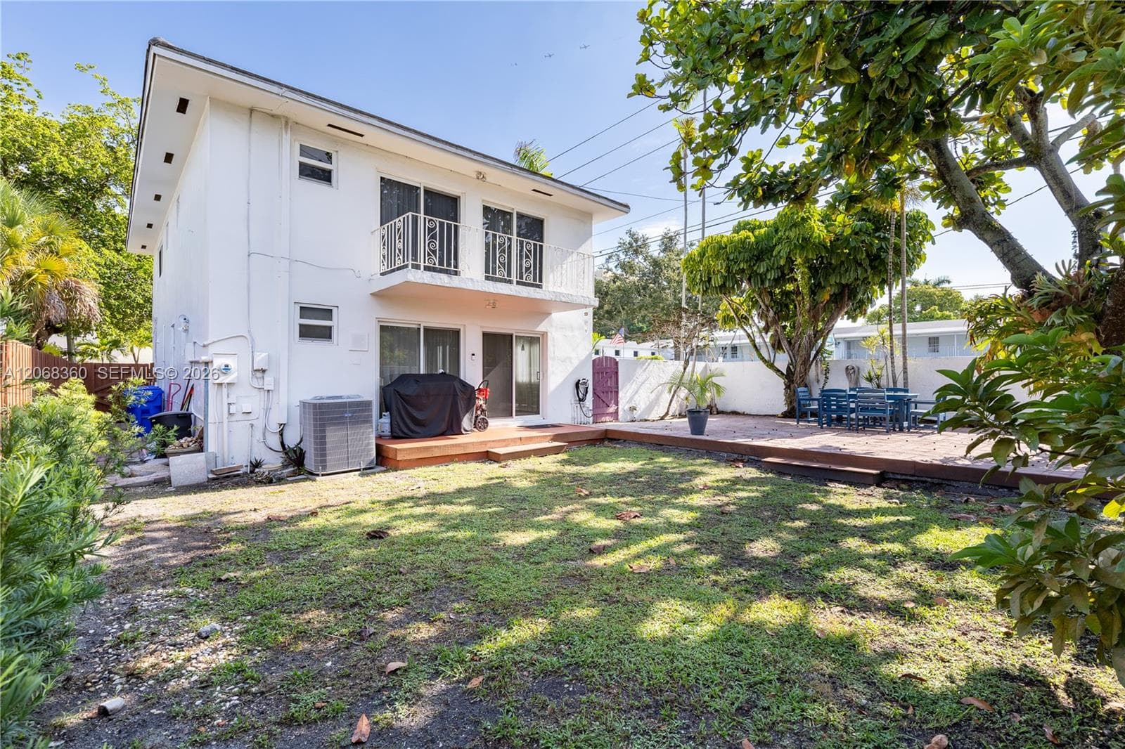 2250 SW 17th Ave photo 3