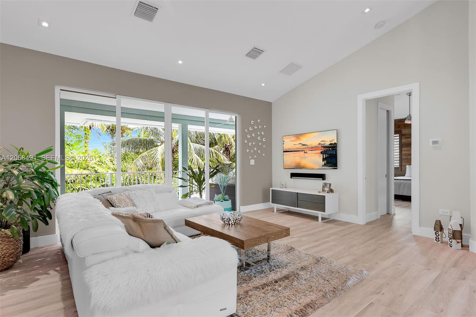 122 S Bahama Dr photo 12