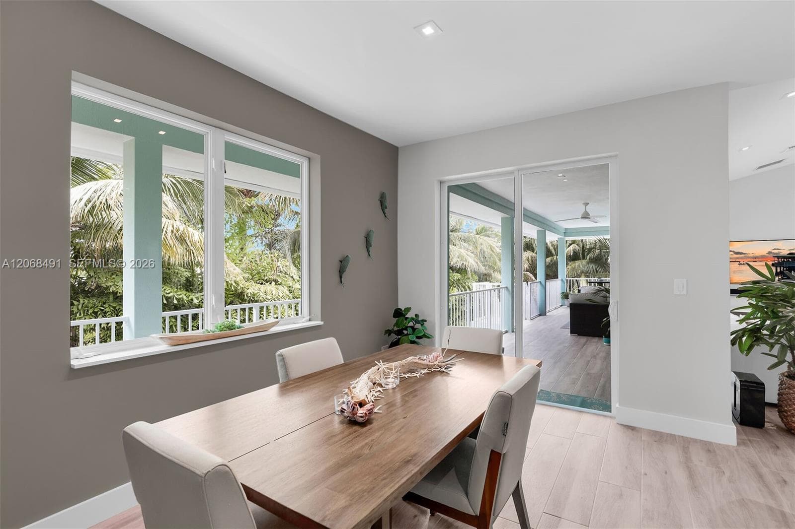 122 S Bahama Dr photo 3