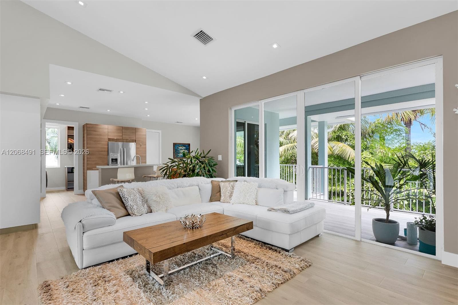 122 S Bahama Dr photo 14