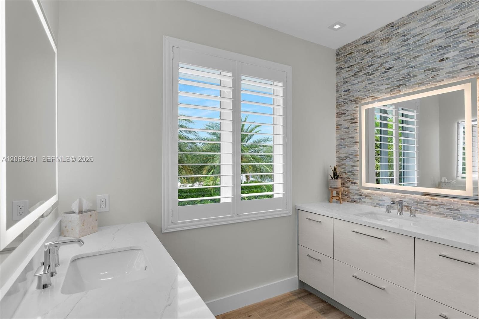 122 S Bahama Dr photo 21