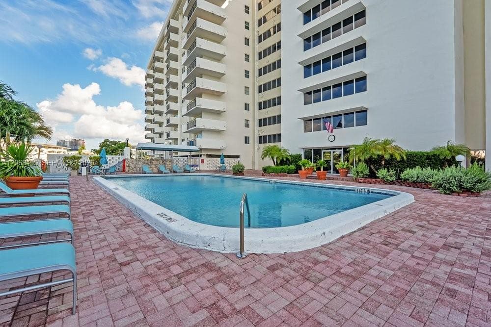 Ocean View Towers · #1116 in Hallandale Beach - Photo 25