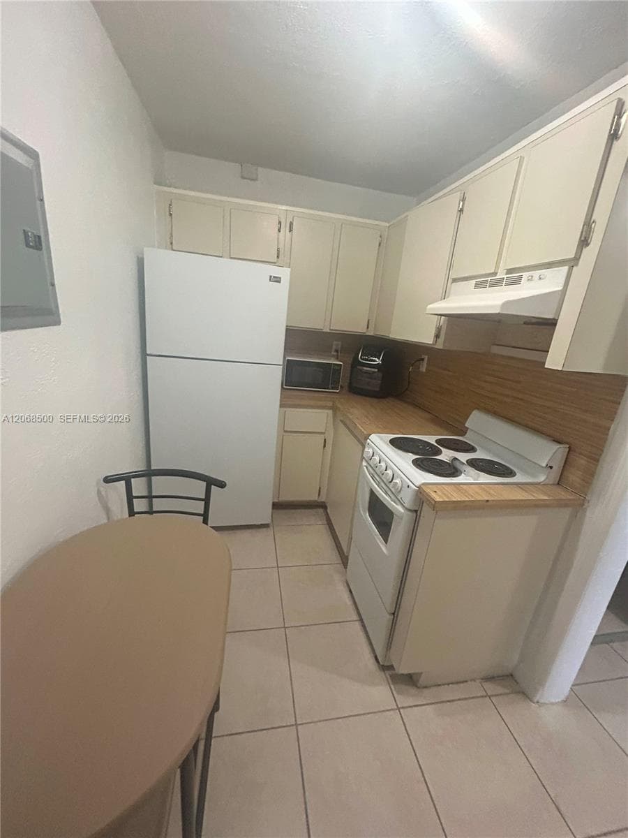 CORAL GATE EAST CONDO · #2-117A in Hialeah - Photo 2