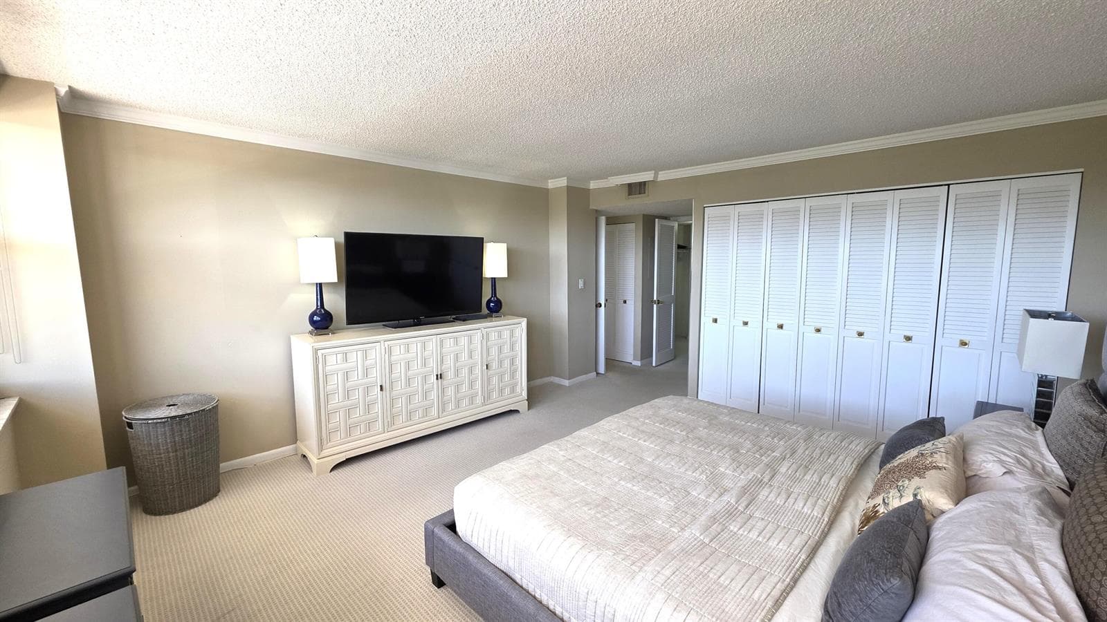 primary bedroom reverse view
