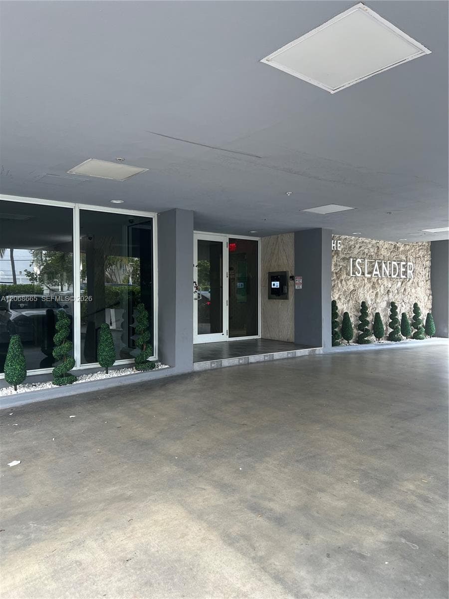The Islander · #705 in Miami Beach - Photo 3
