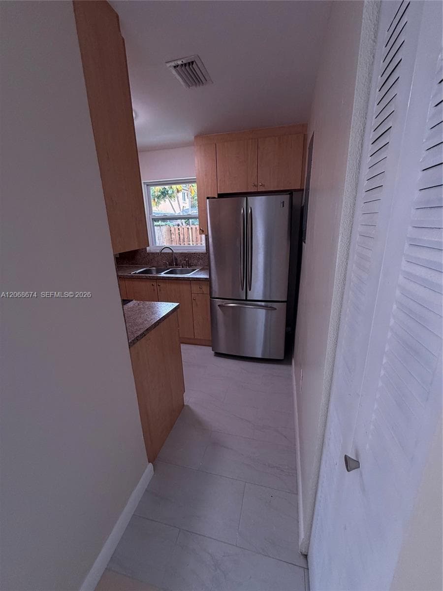 70 SW 14th Ter photo 7