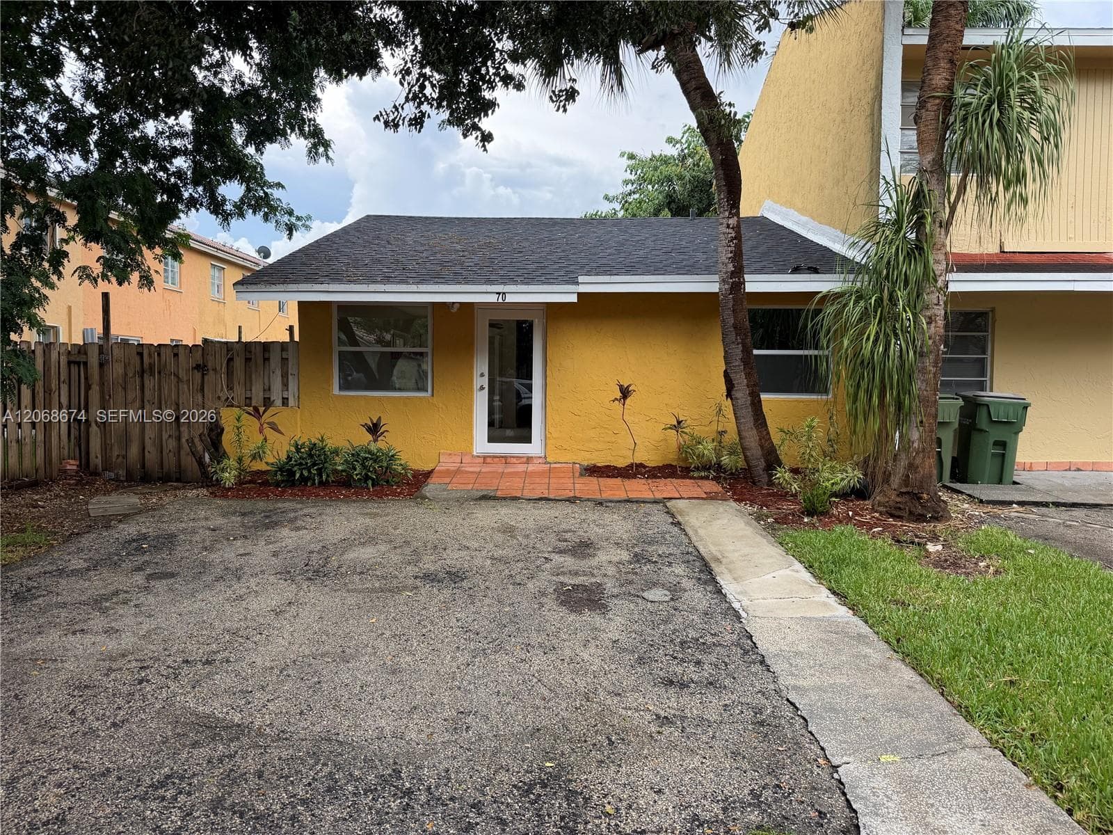 70 SW 14th Ter photo 1