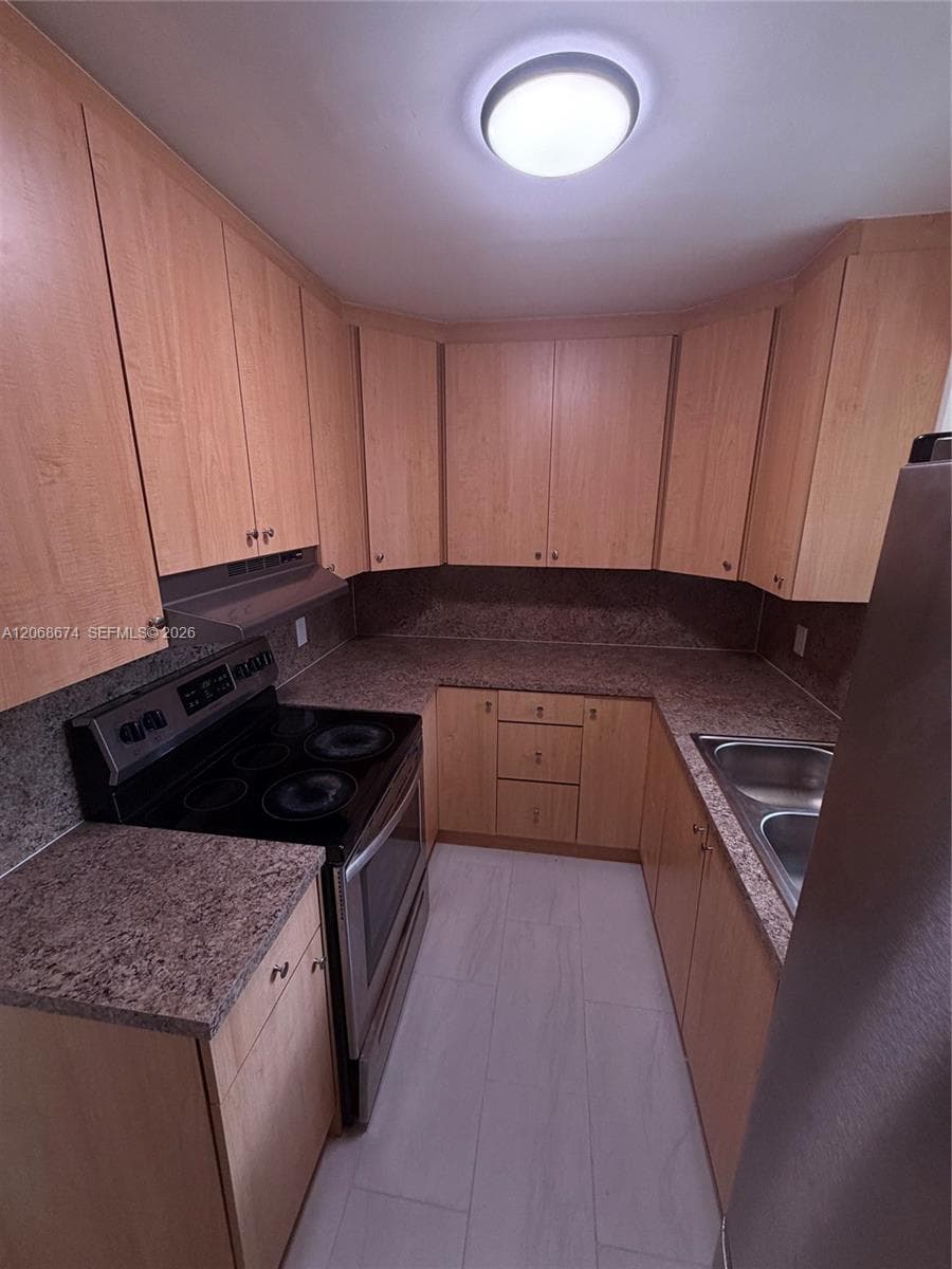 70 SW 14th Ter photo 9