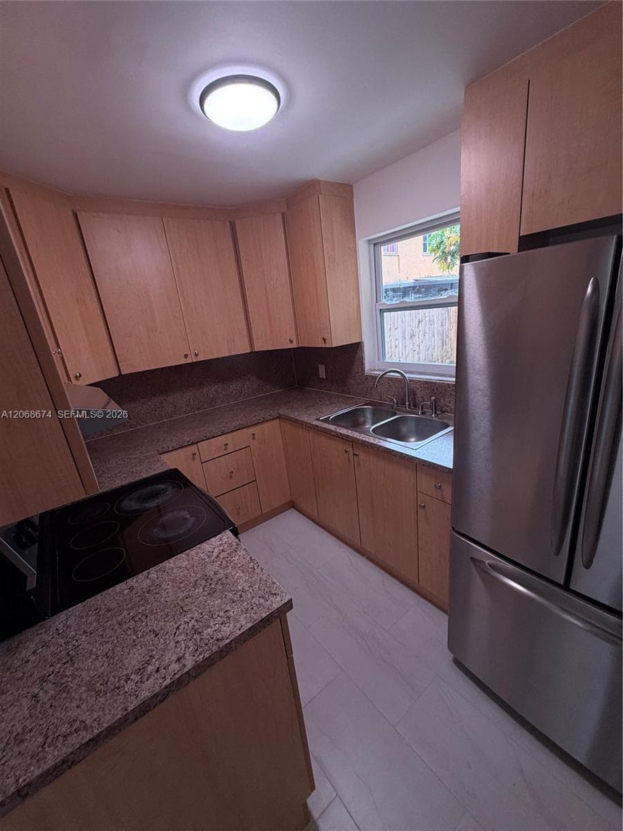 70 SW 14th Ter photo 8