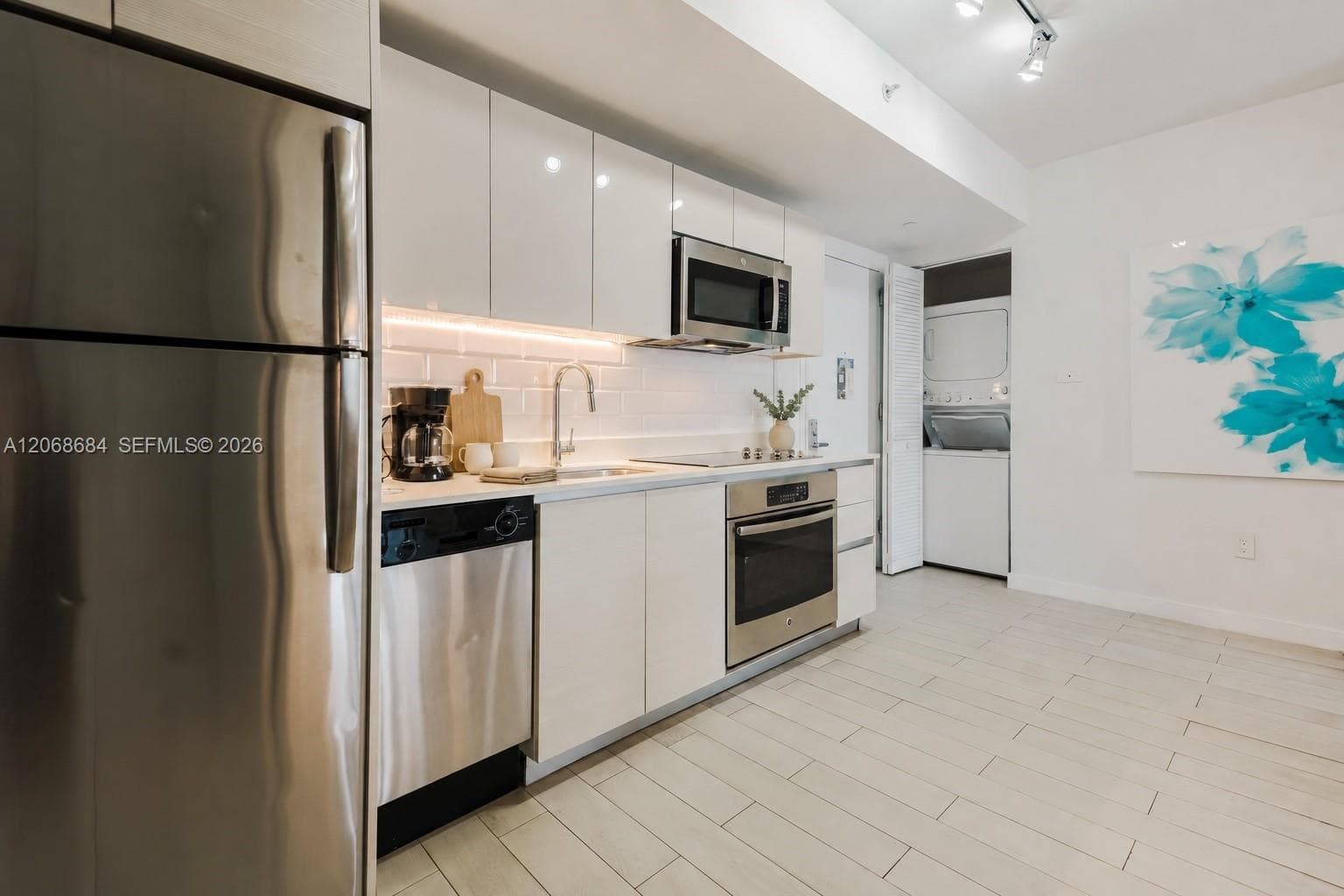 BEACHWALK RESORT · #R707 in Hallandale Beach - Photo 11