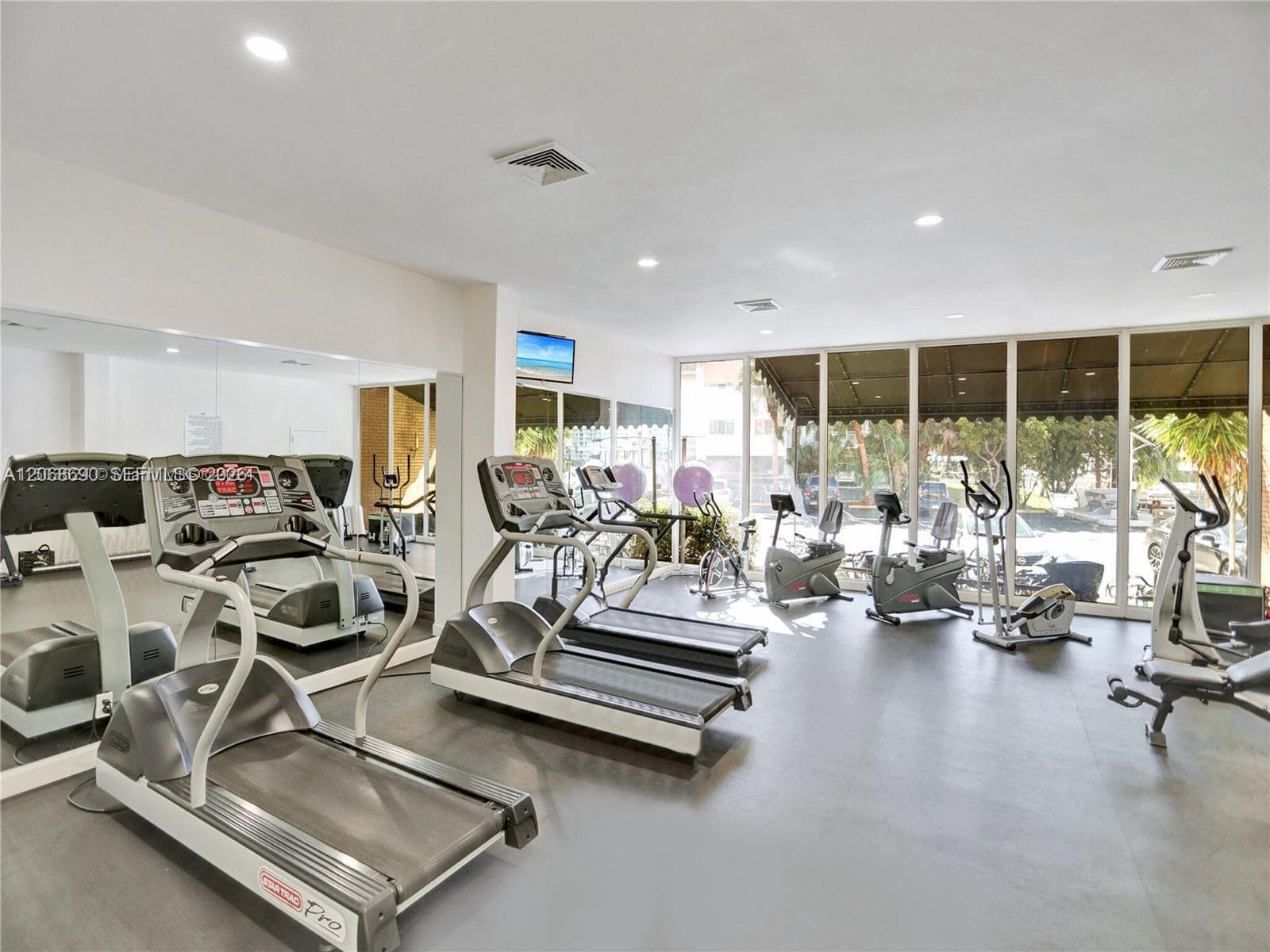 Lake Point Tower · #409 in Hallandale Beach - Photo 9