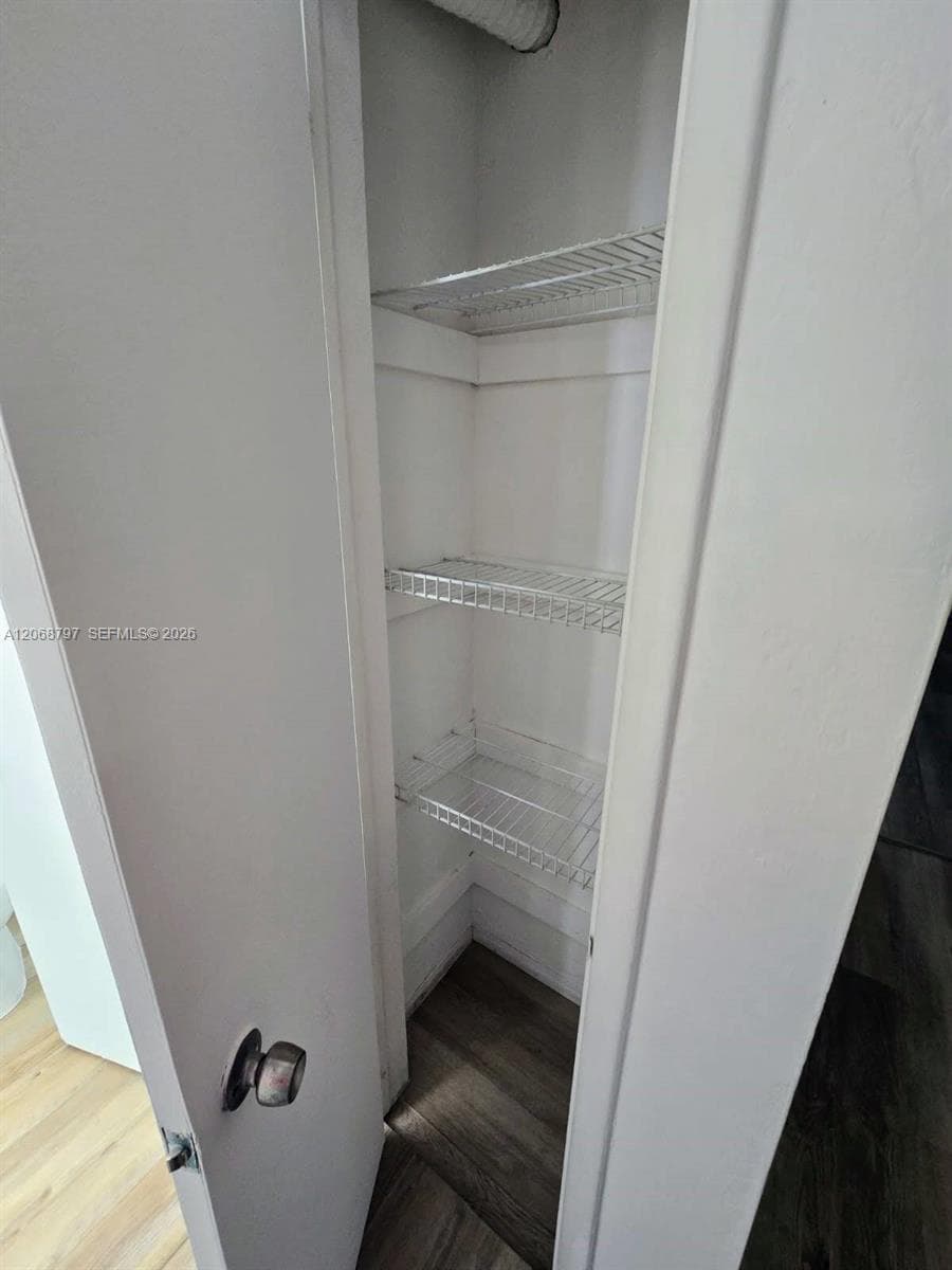 MARSEILLES DECO CONDO · #21 in Miami Beach - Photo 13