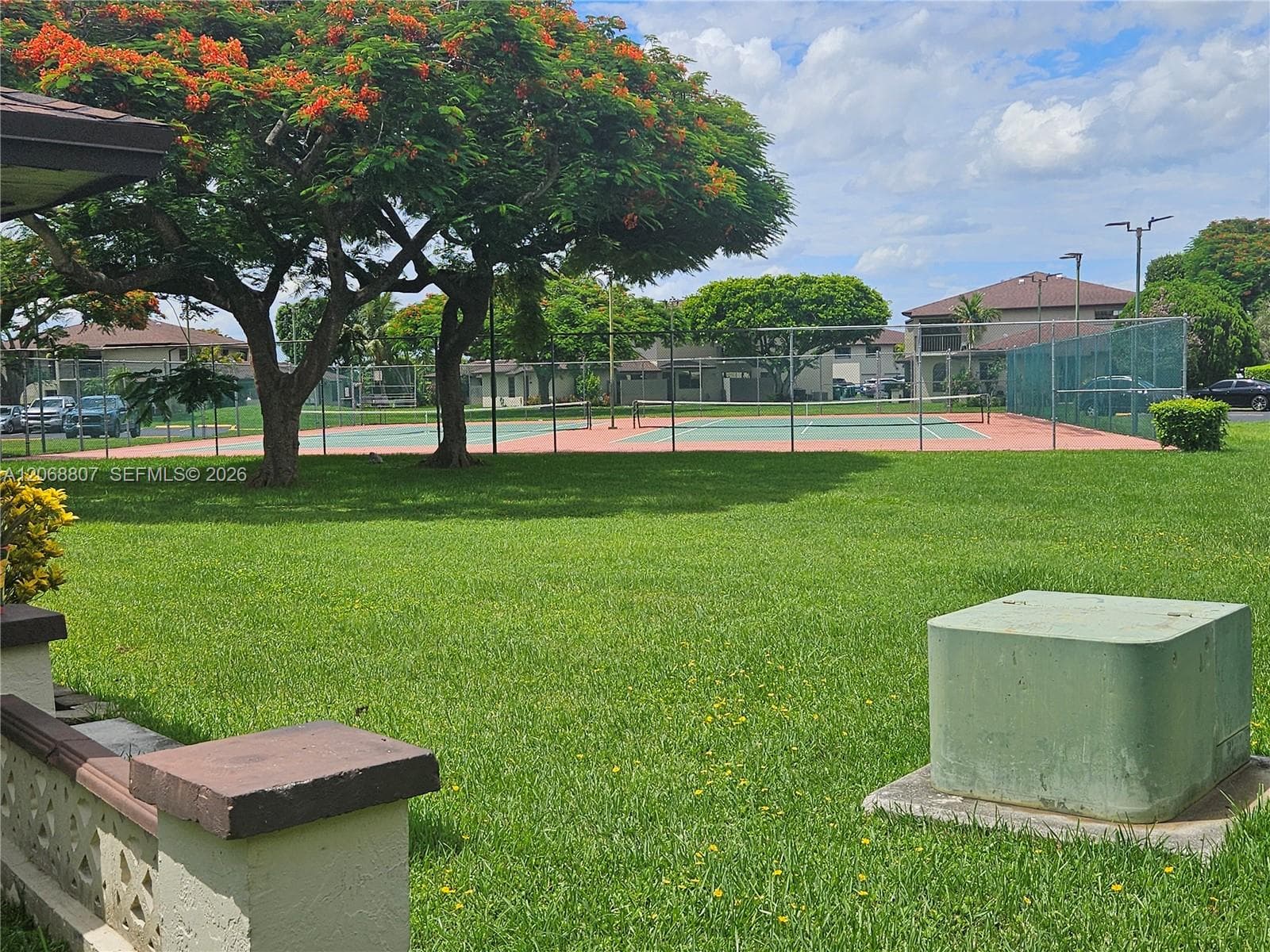 Large Greenbelt to Tennis courts