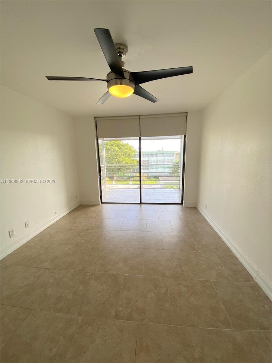Watergate 5 Condo · #405 in Hollywood - Photo 12