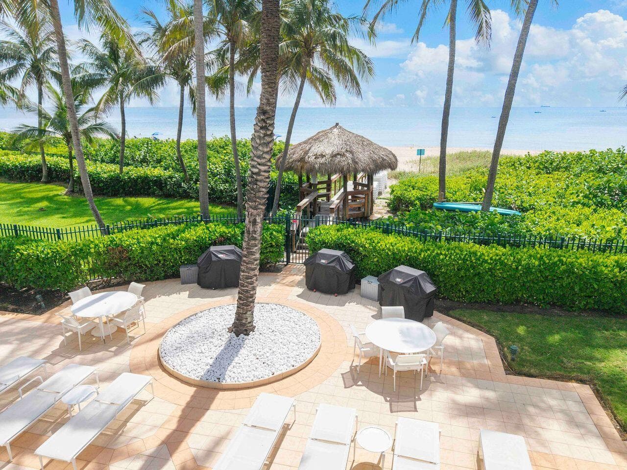 1700Cristellenewlypaveredpatiotobeachwal