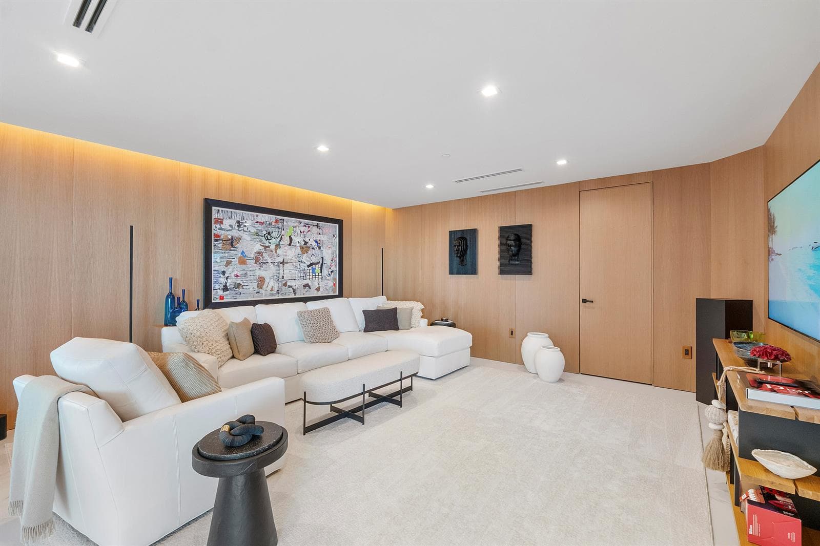 THE WHITE OAK LIVING ROOM