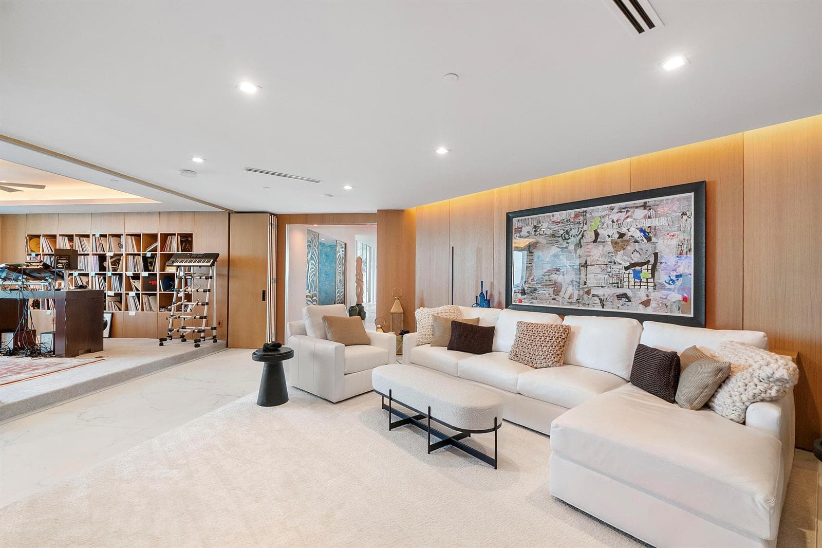 TWO ROOMS =ONE PRIVATE CREATIVE SUITE