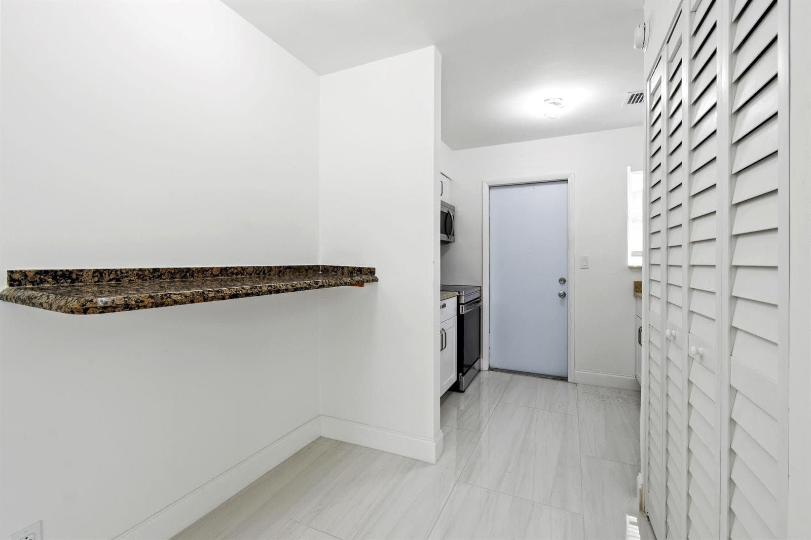 968W9thSt,UnitB2(8)