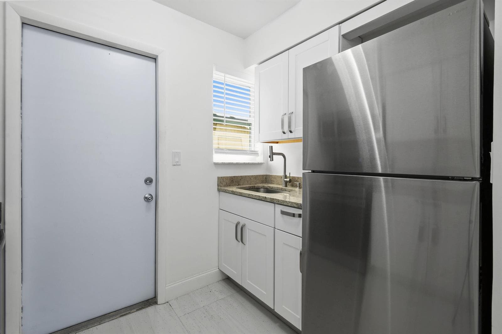 968W9thSt,UnitB2(12)