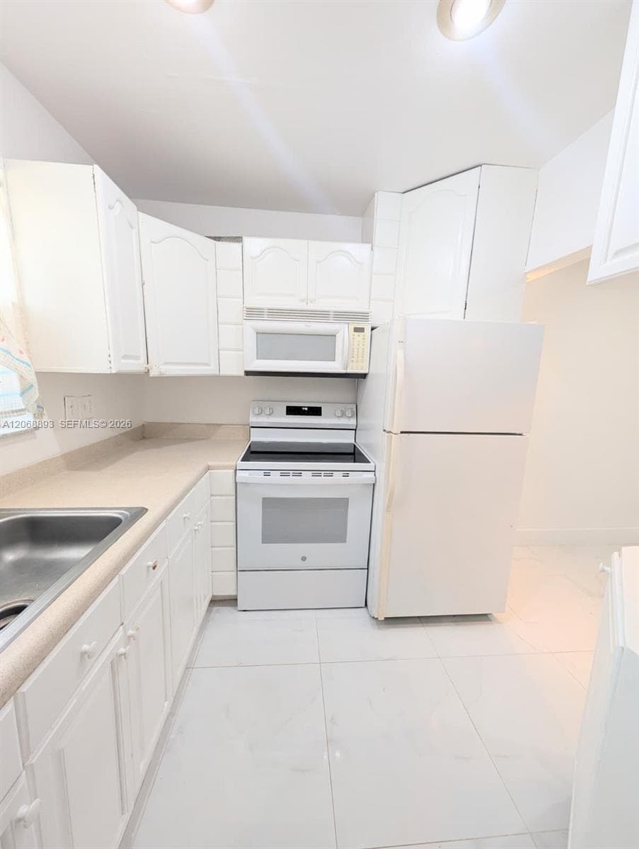 21 SW 109th Ave #B5 photo 3