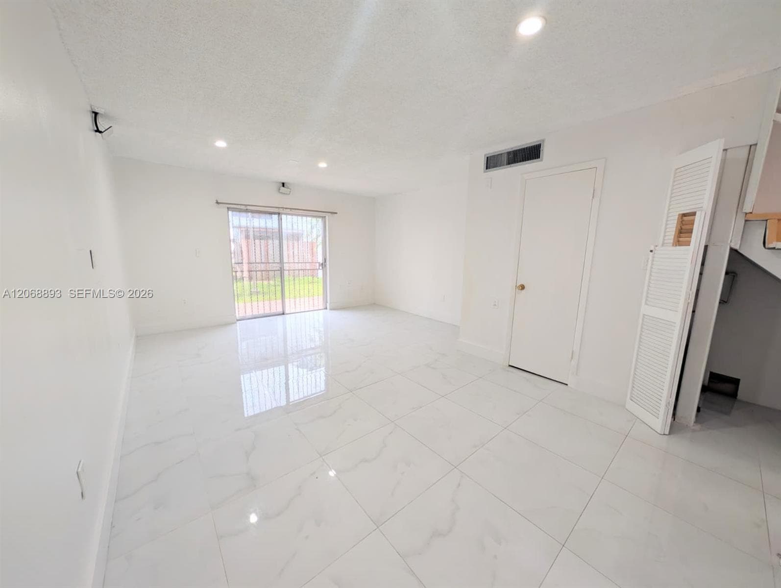 21 SW 109th Ave #B5 photo 5