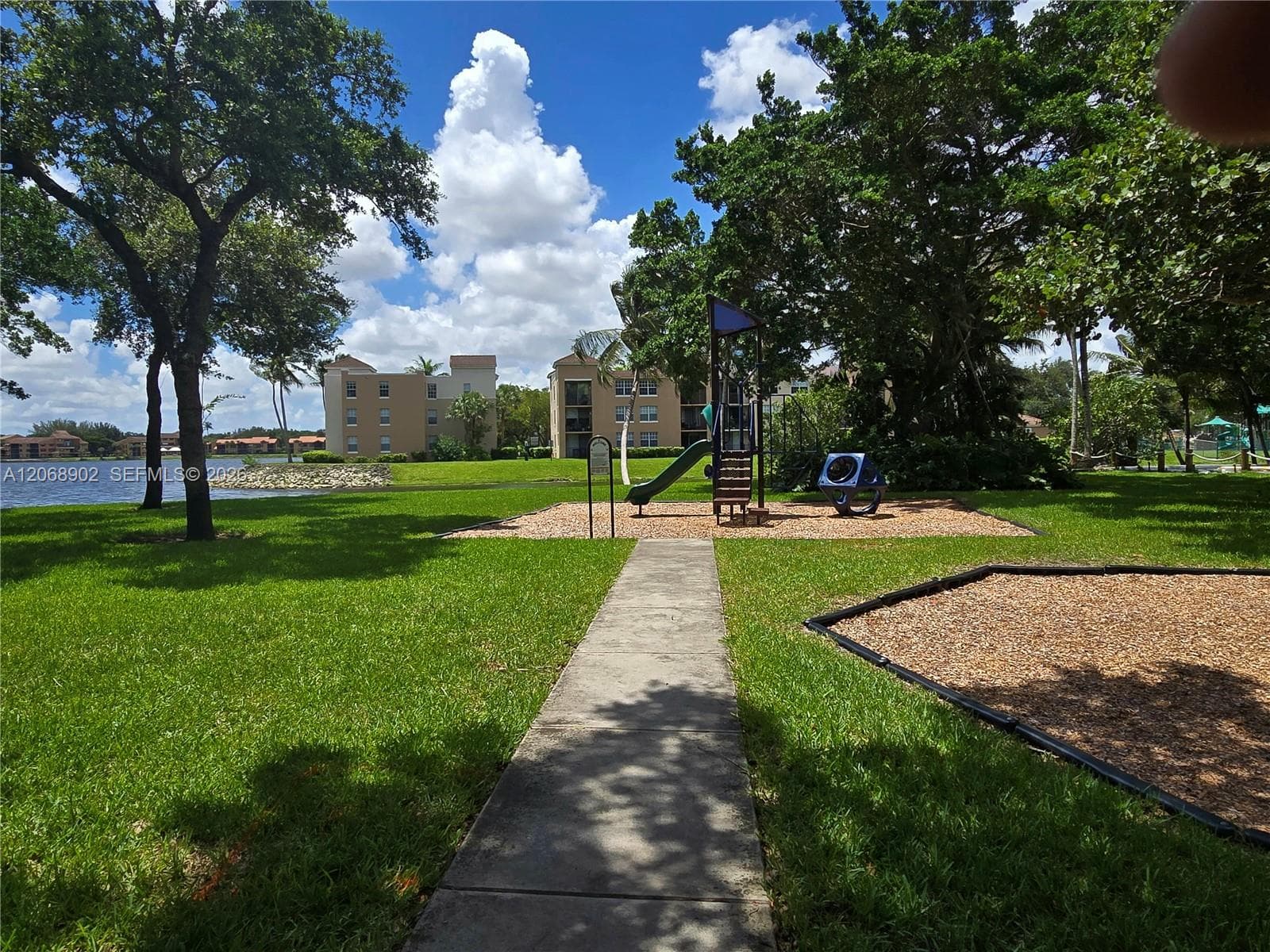 16330 Oak Walk photo 32