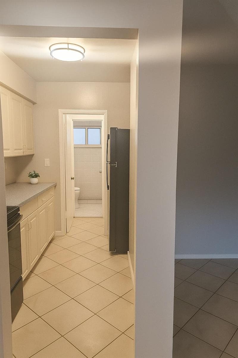 Kitchen 1 - staged