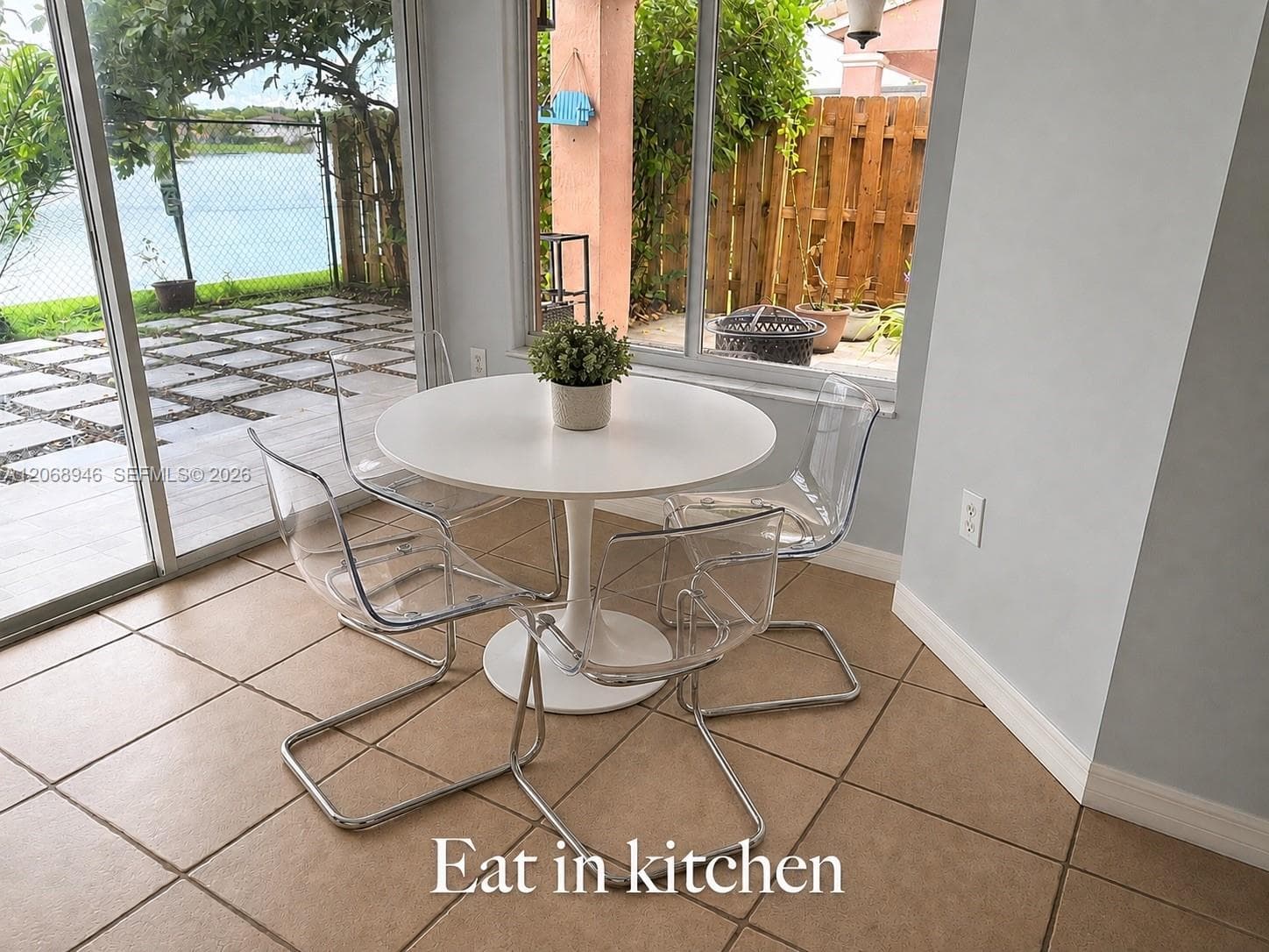 virtual staged - eat in kitchen -