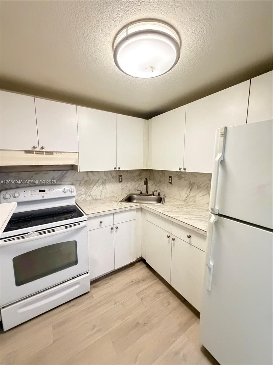 LAS ESTRELLAS CONDO · #209 in Hialeah - Photo 4
