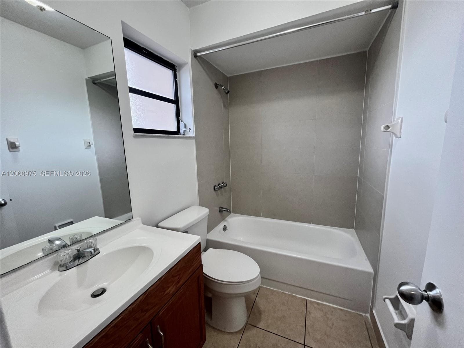 1095 W 37th St photo 7