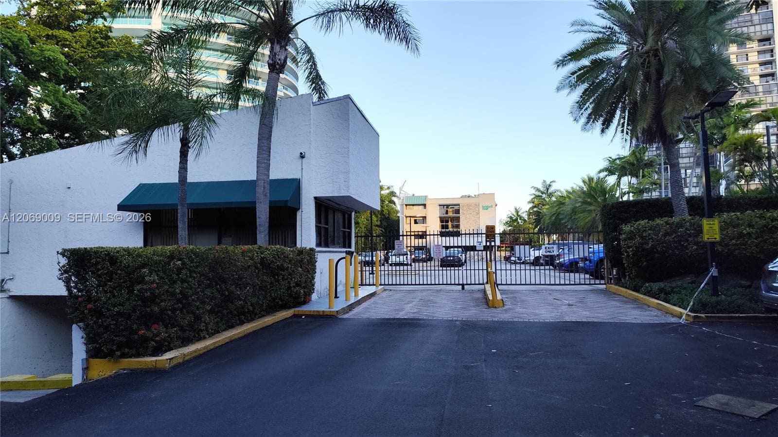 Gated building