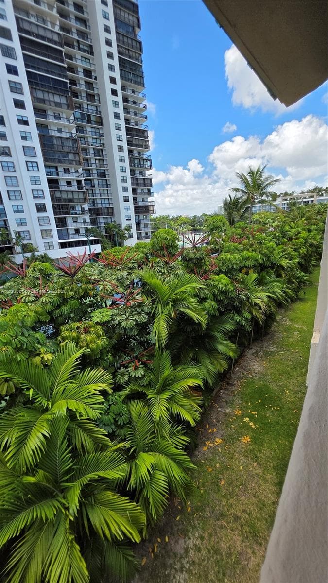 BRICKELL MAR CONDO · #96 in Miami - Photo 67