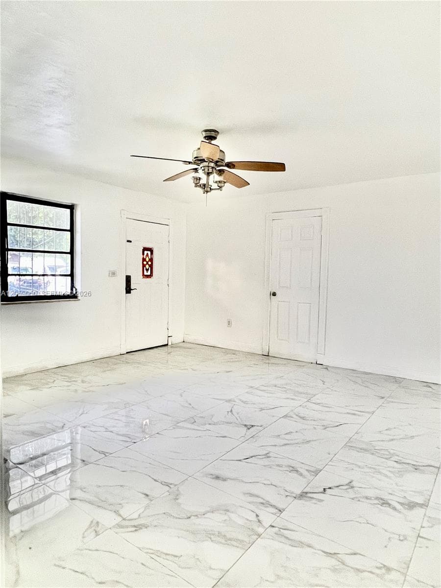 321 NE 170th St photo 10