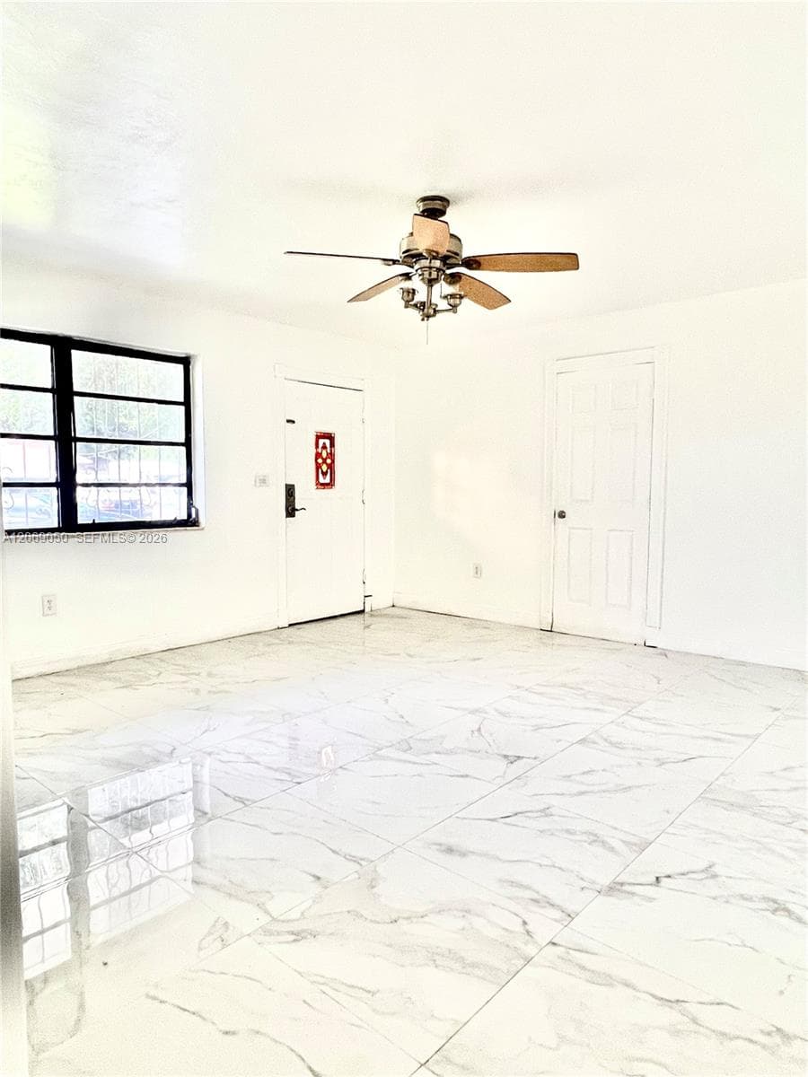 321 NE 170th St photo 11