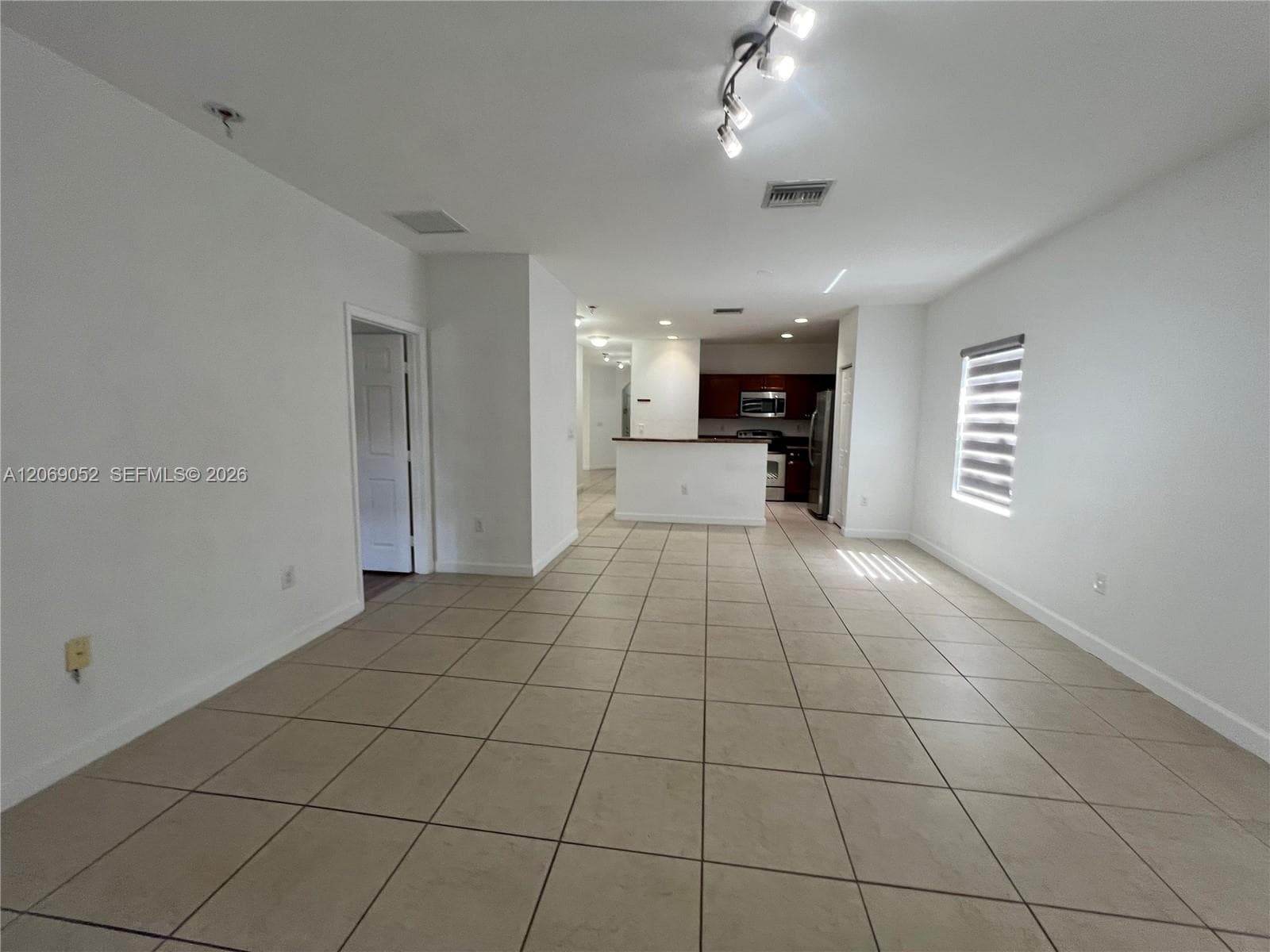 2410 NE 4th St #2410 photo 10