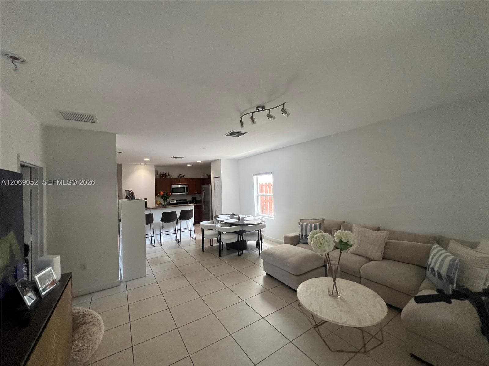 2410 NE 4th St #2410 photo 15