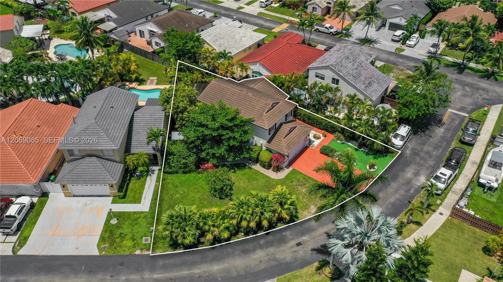 15905 SW 83rd Ter photo 2