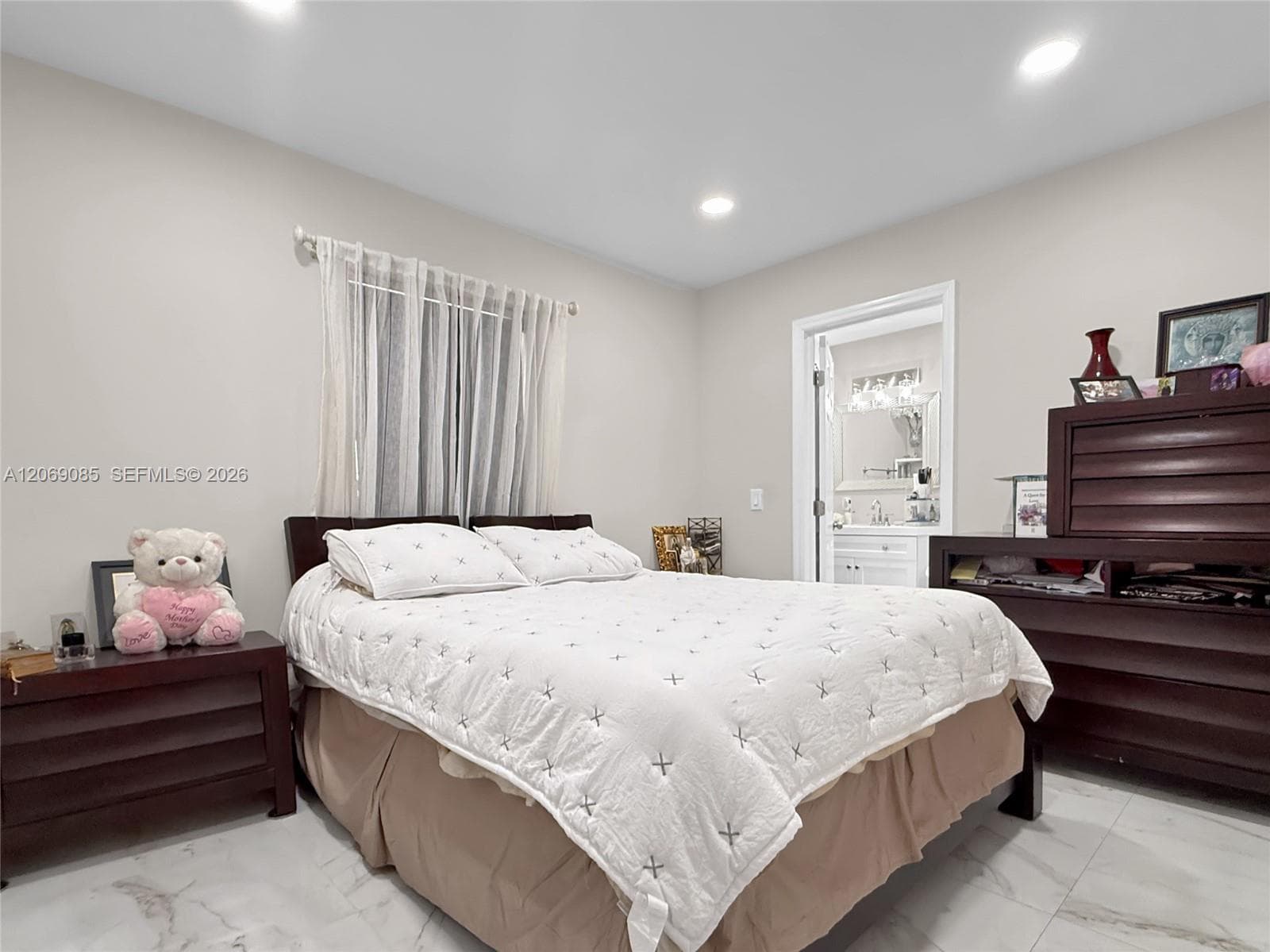 FIRST FLOOR BEDROOM
